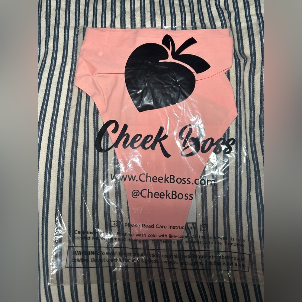 NWT Cheek Boss Large No Show Thong Panty in soft Peachy Pink